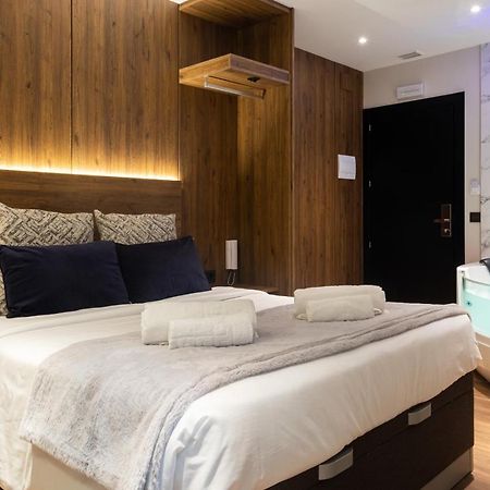 Daos Suites & Terrace Marbella Bagian luar foto