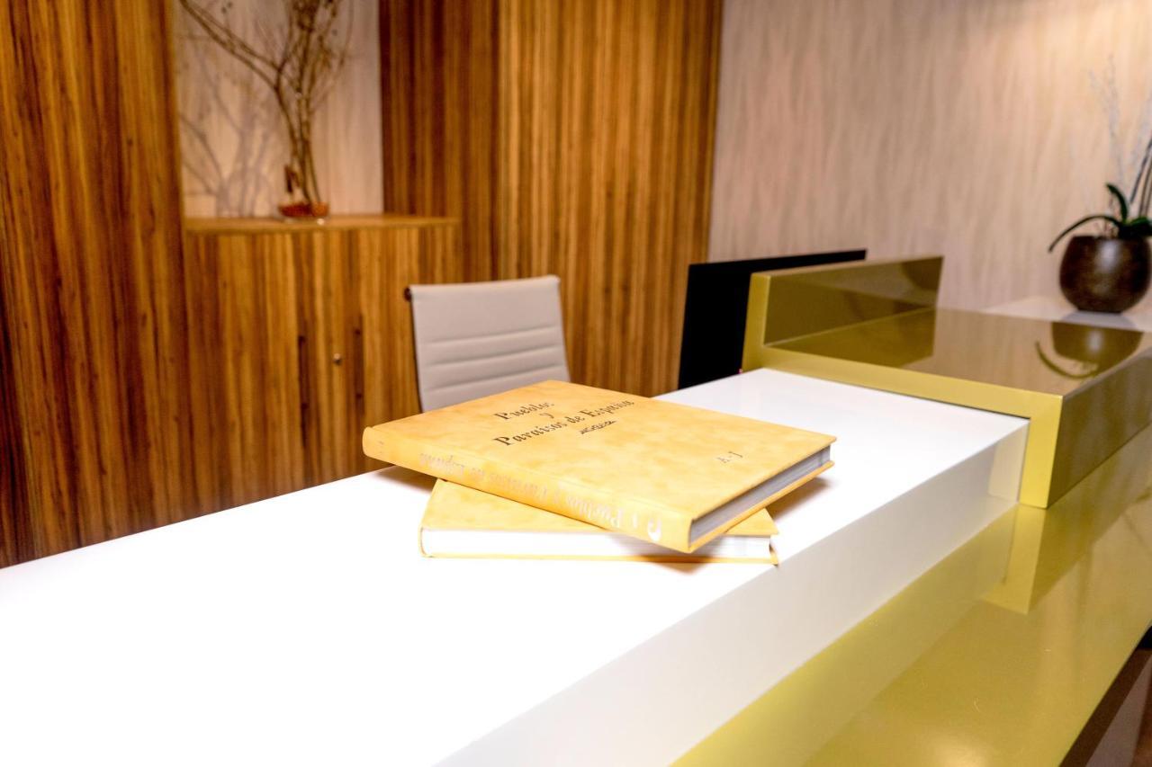Daos Suites & Terrace Marbella Bagian luar foto
