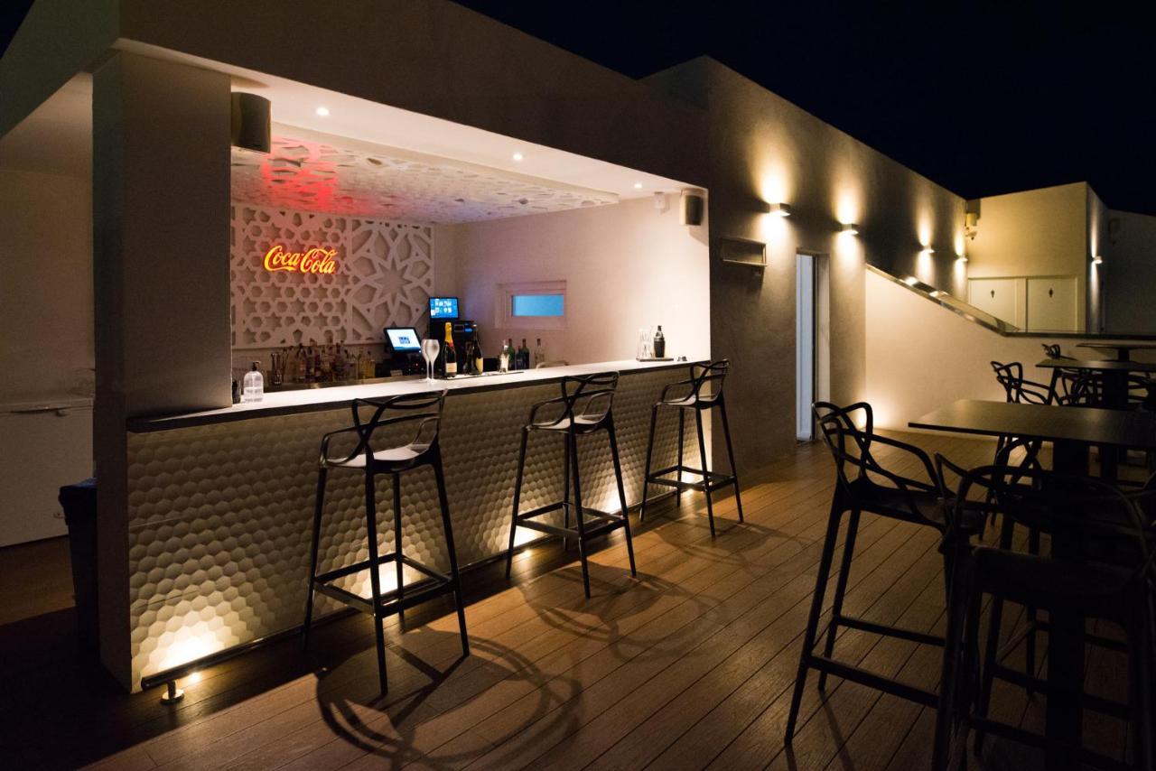 Daos Suites & Terrace Marbella Bagian luar foto