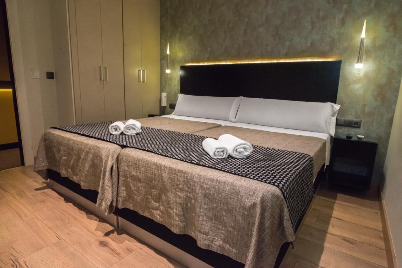 Daos Suites & Terrace Marbella Bagian luar foto