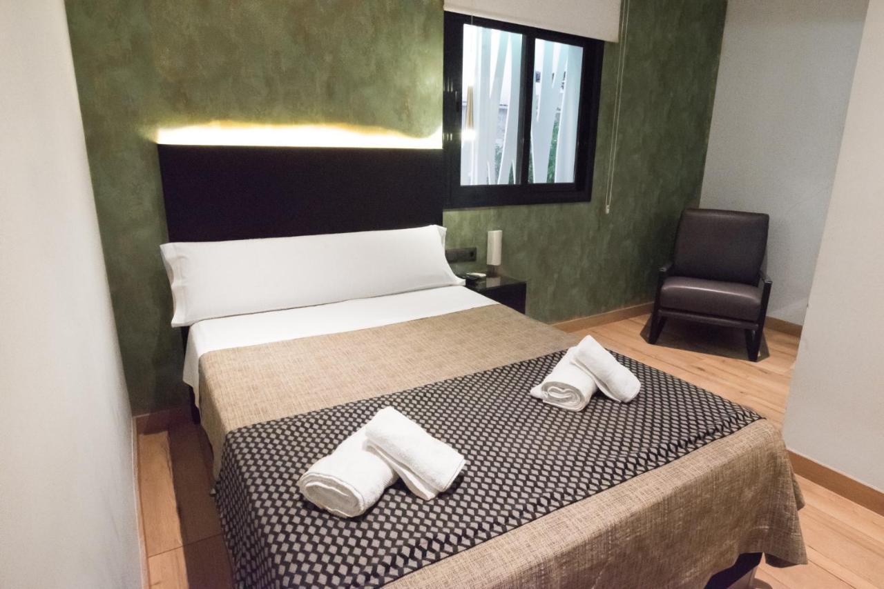 Daos Suites & Terrace Marbella Bagian luar foto