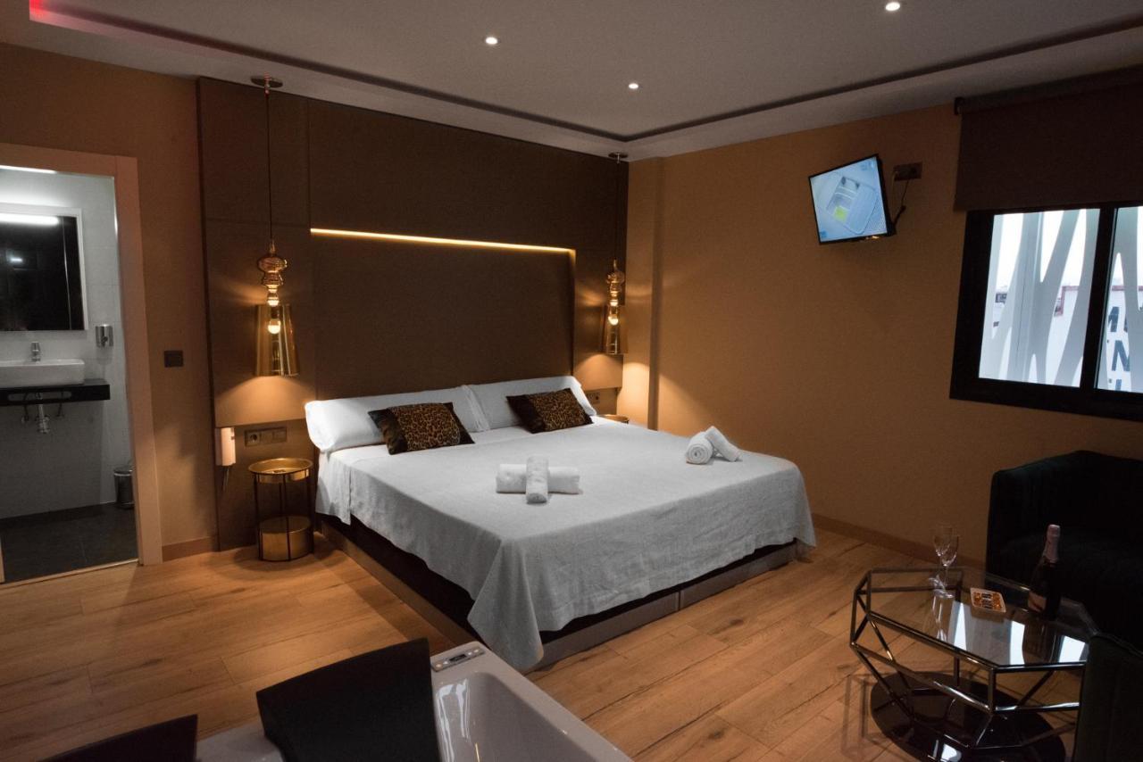 Daos Suites & Terrace Marbella Bagian luar foto