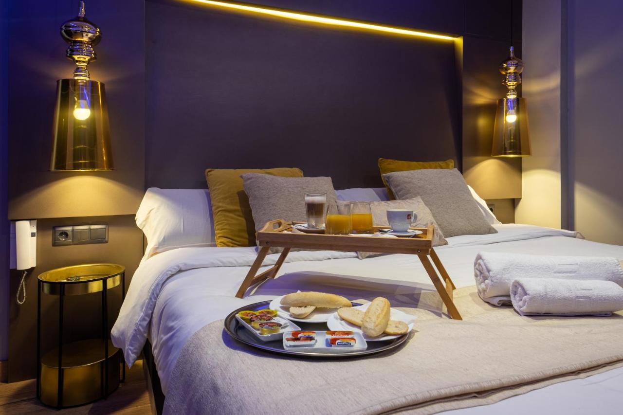 Daos Suites & Terrace Marbella Bagian luar foto