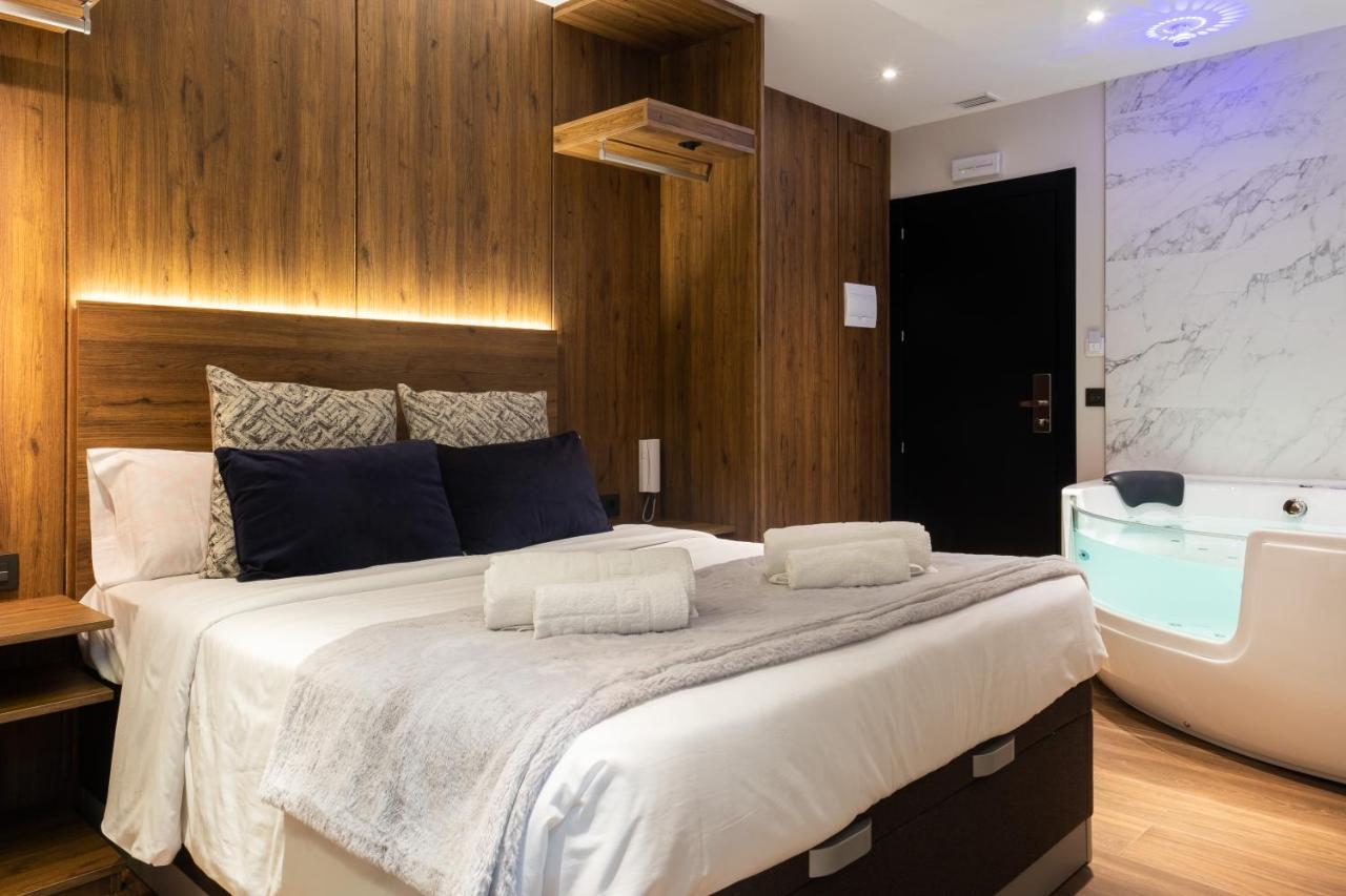 Daos Suites & Terrace Marbella Bagian luar foto