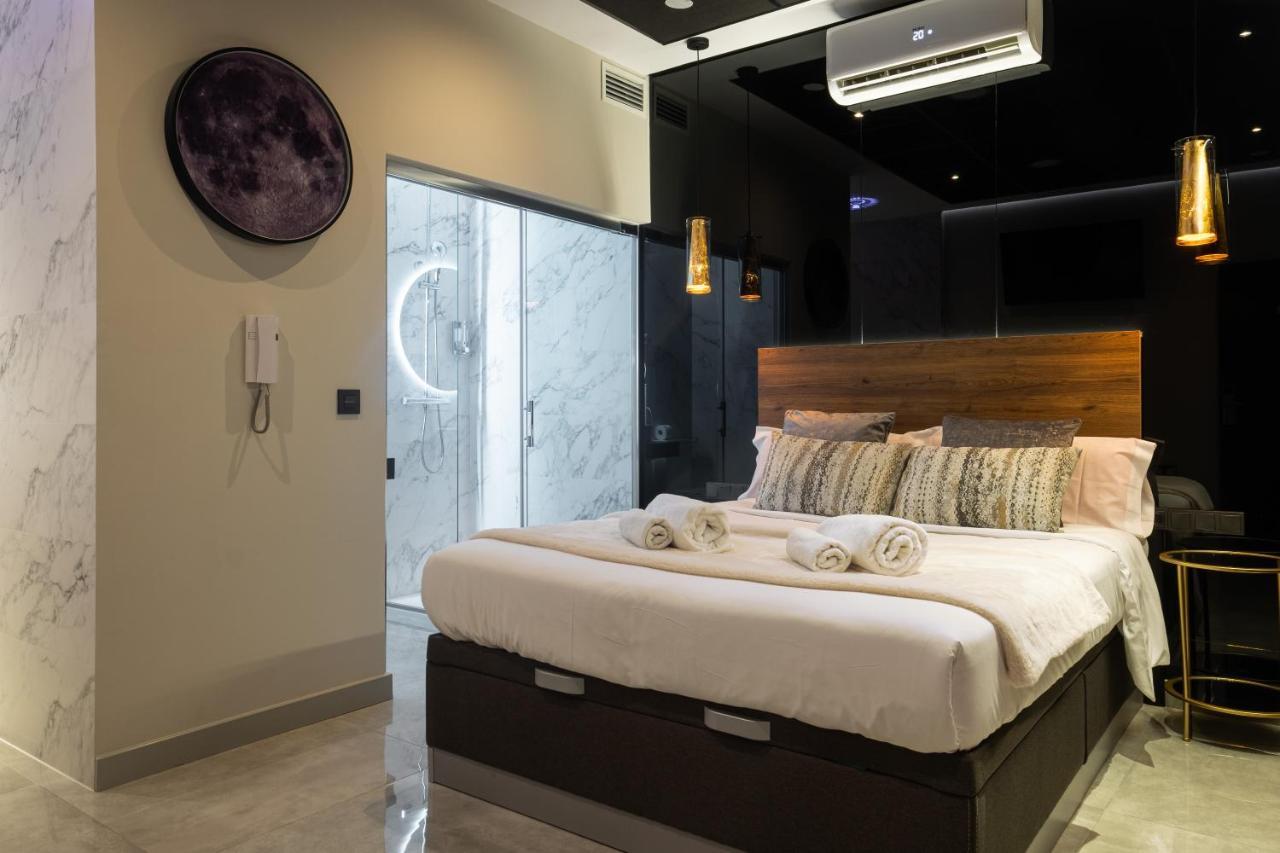 Daos Suites & Terrace Marbella Bagian luar foto