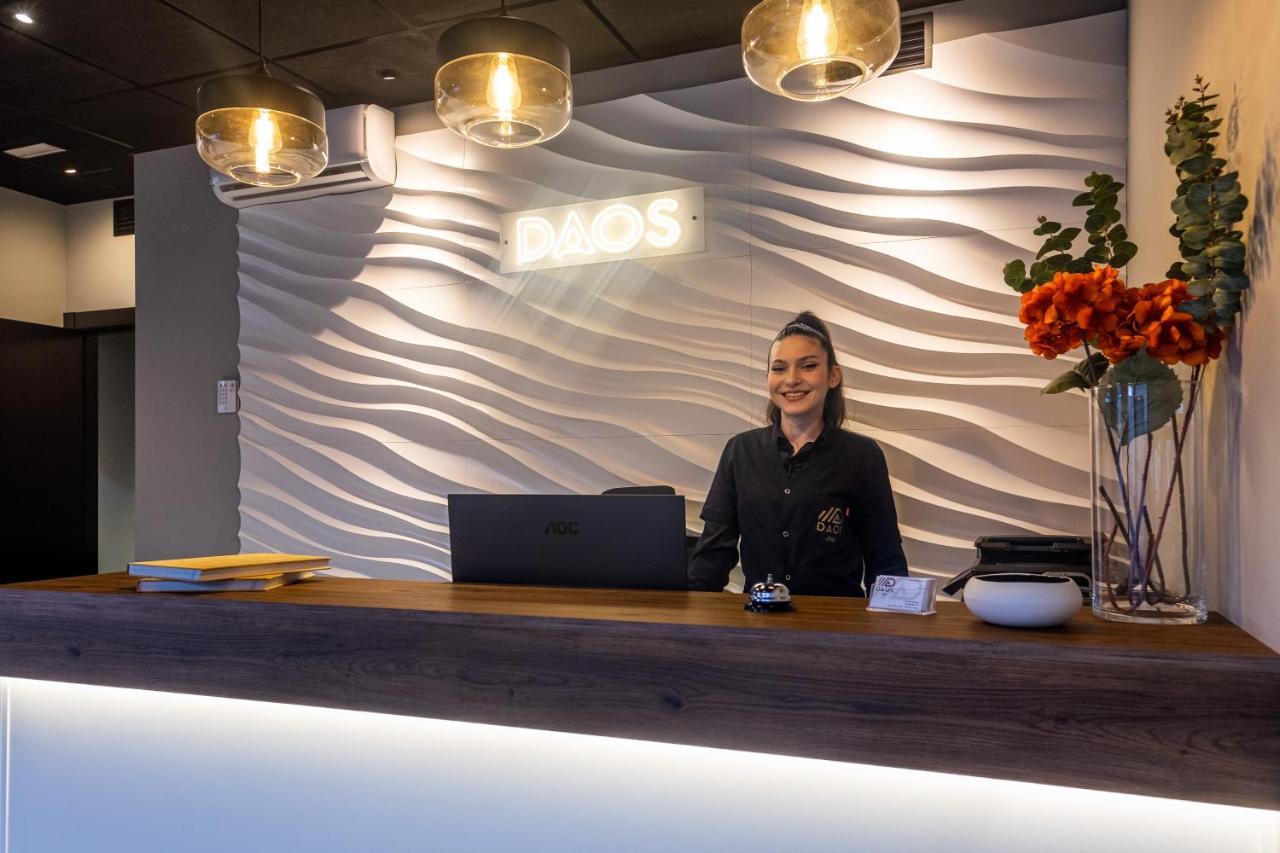 Daos Suites & Terrace Marbella Bagian luar foto