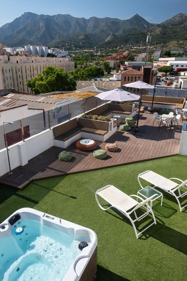 Daos Suites & Terrace Marbella Bagian luar foto