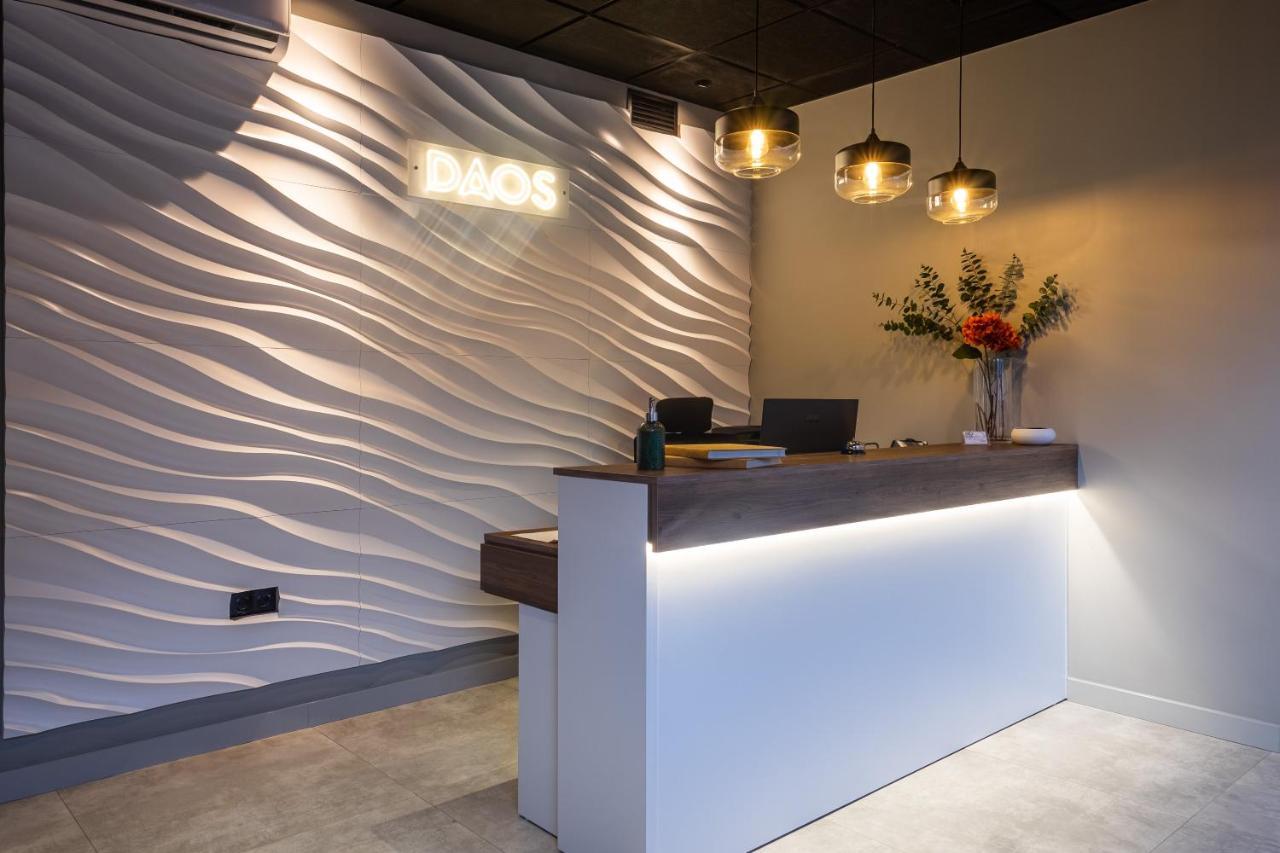 Daos Suites & Terrace Marbella Bagian luar foto