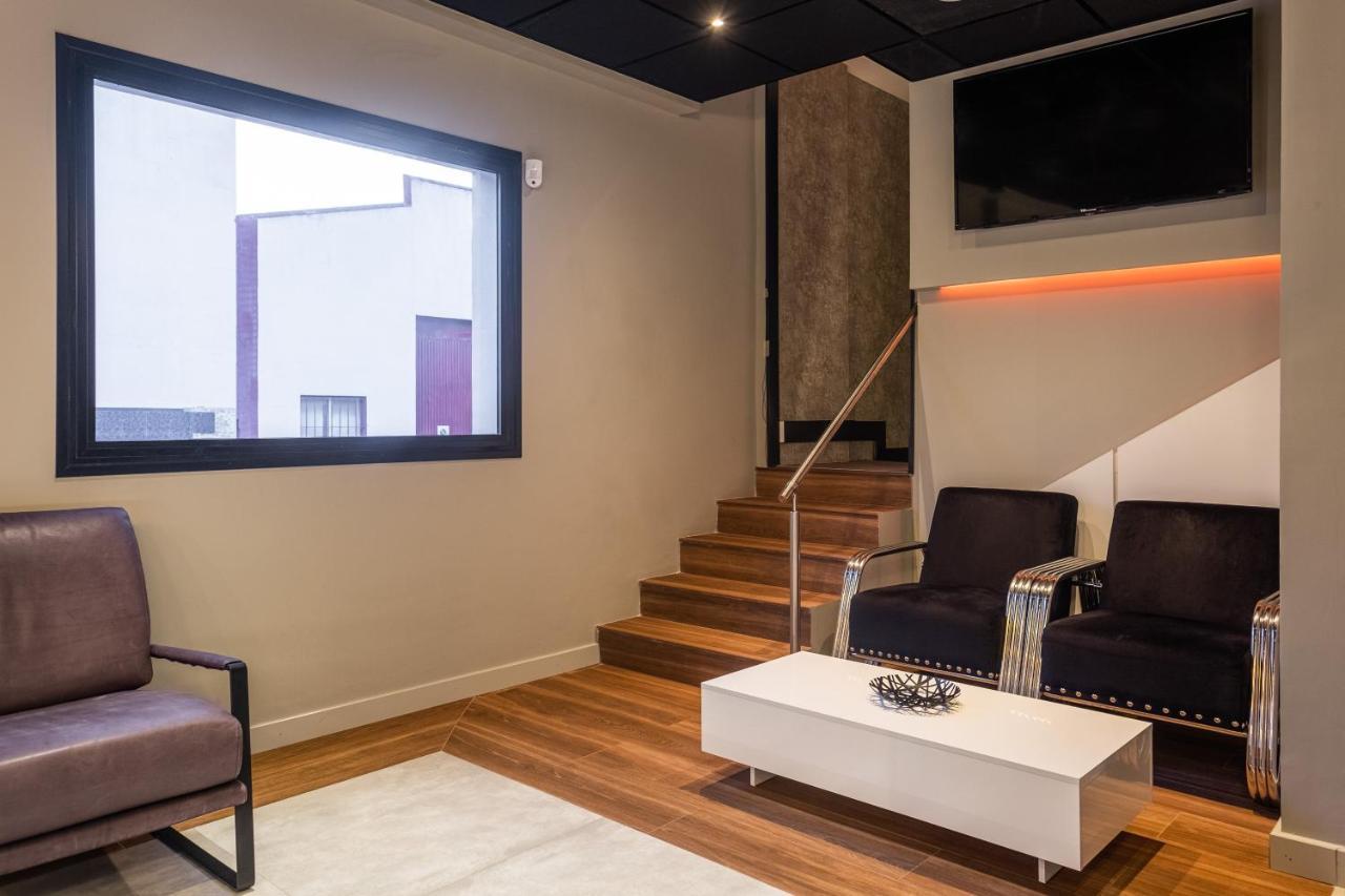 Daos Suites & Terrace Marbella Bagian luar foto
