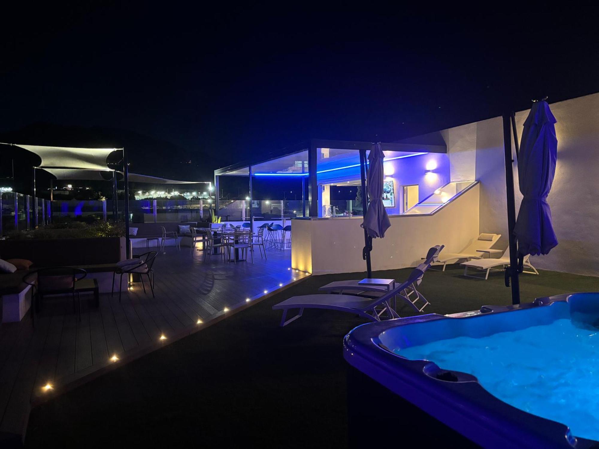 Daos Suites & Terrace Marbella Bagian luar foto