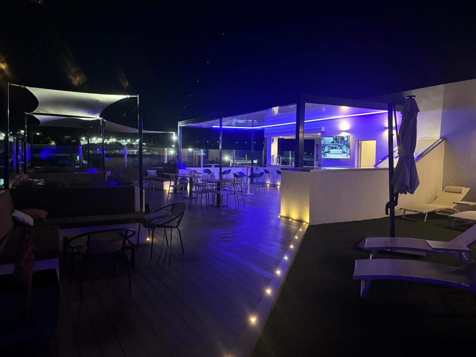 Daos Suites & Terrace Marbella Bagian luar foto