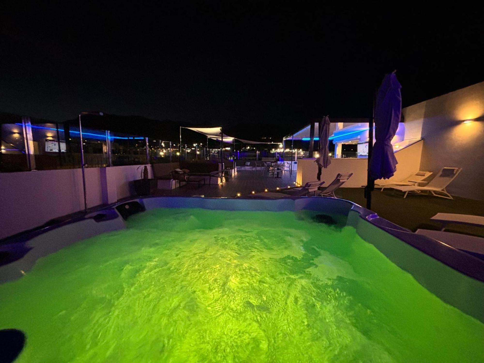 Daos Suites & Terrace Marbella Bagian luar foto