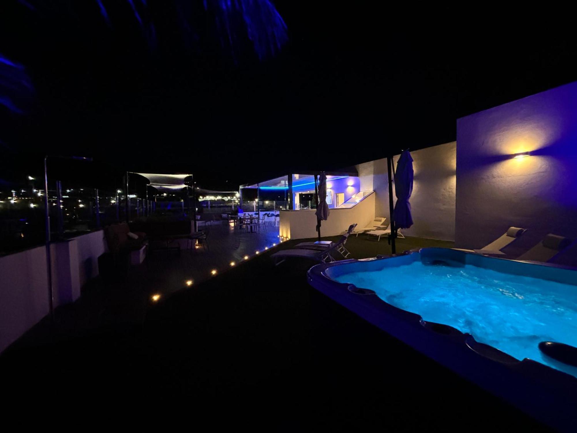 Daos Suites & Terrace Marbella Bagian luar foto