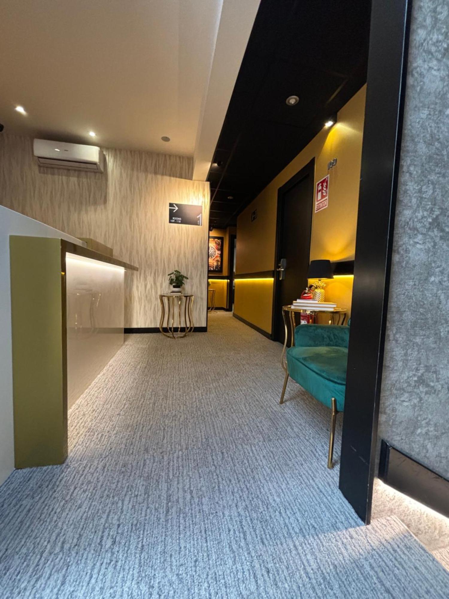 Daos Suites & Terrace Marbella Bagian luar foto