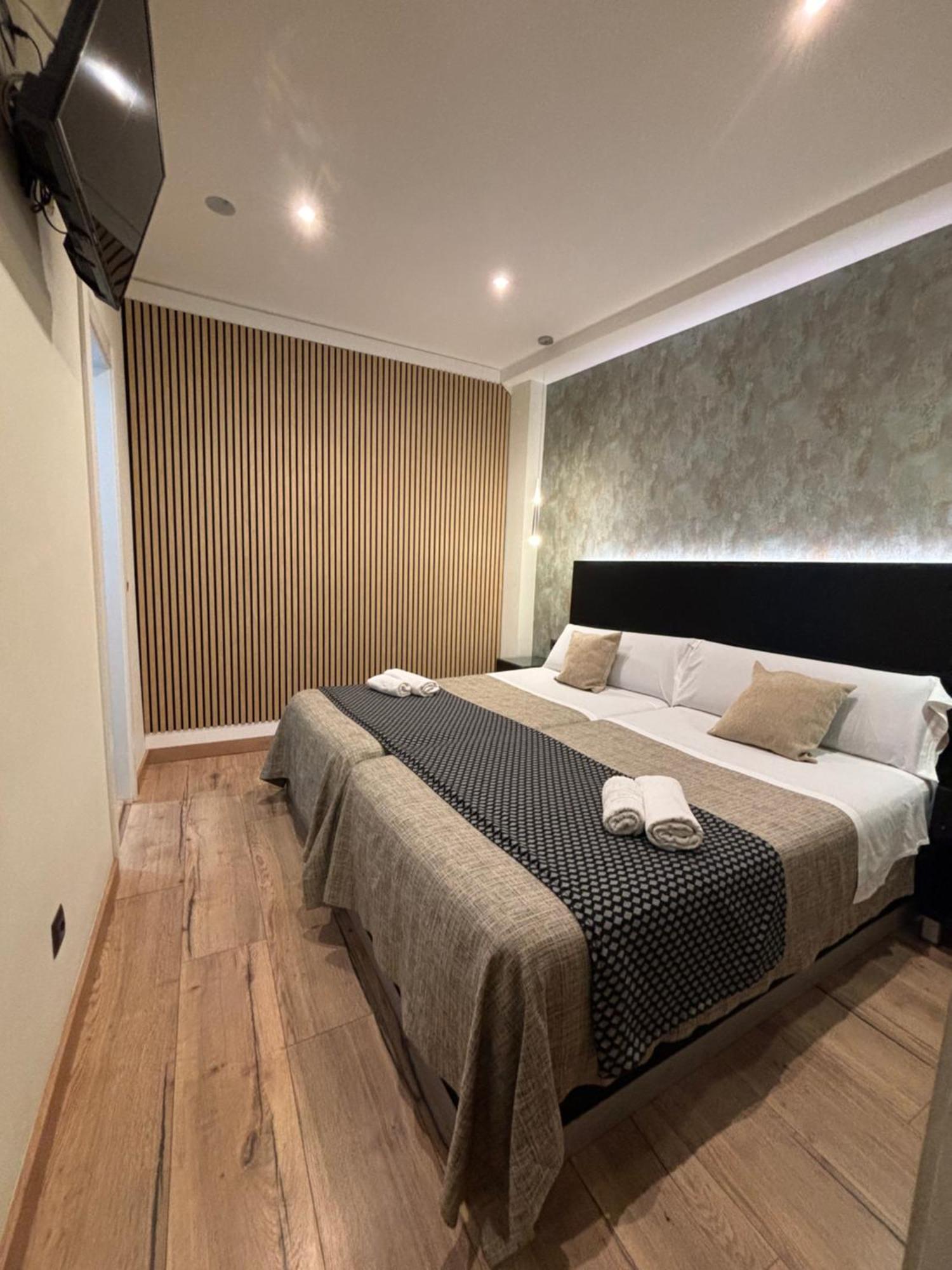 Daos Suites & Terrace Marbella Bagian luar foto