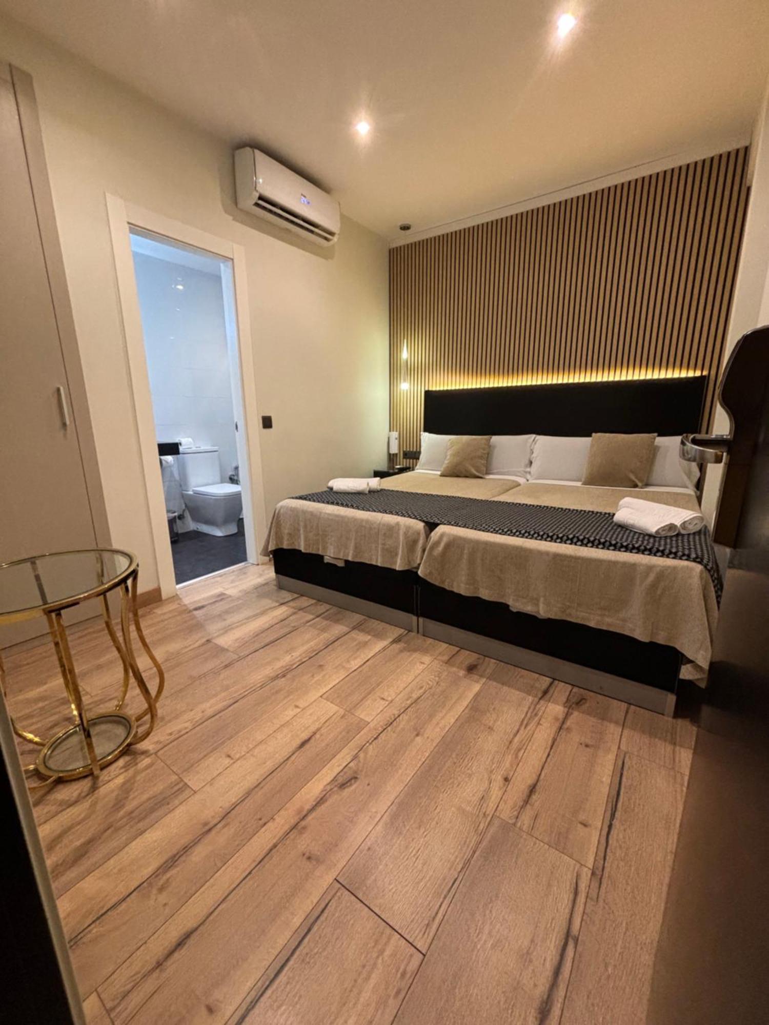 Daos Suites & Terrace Marbella Bagian luar foto