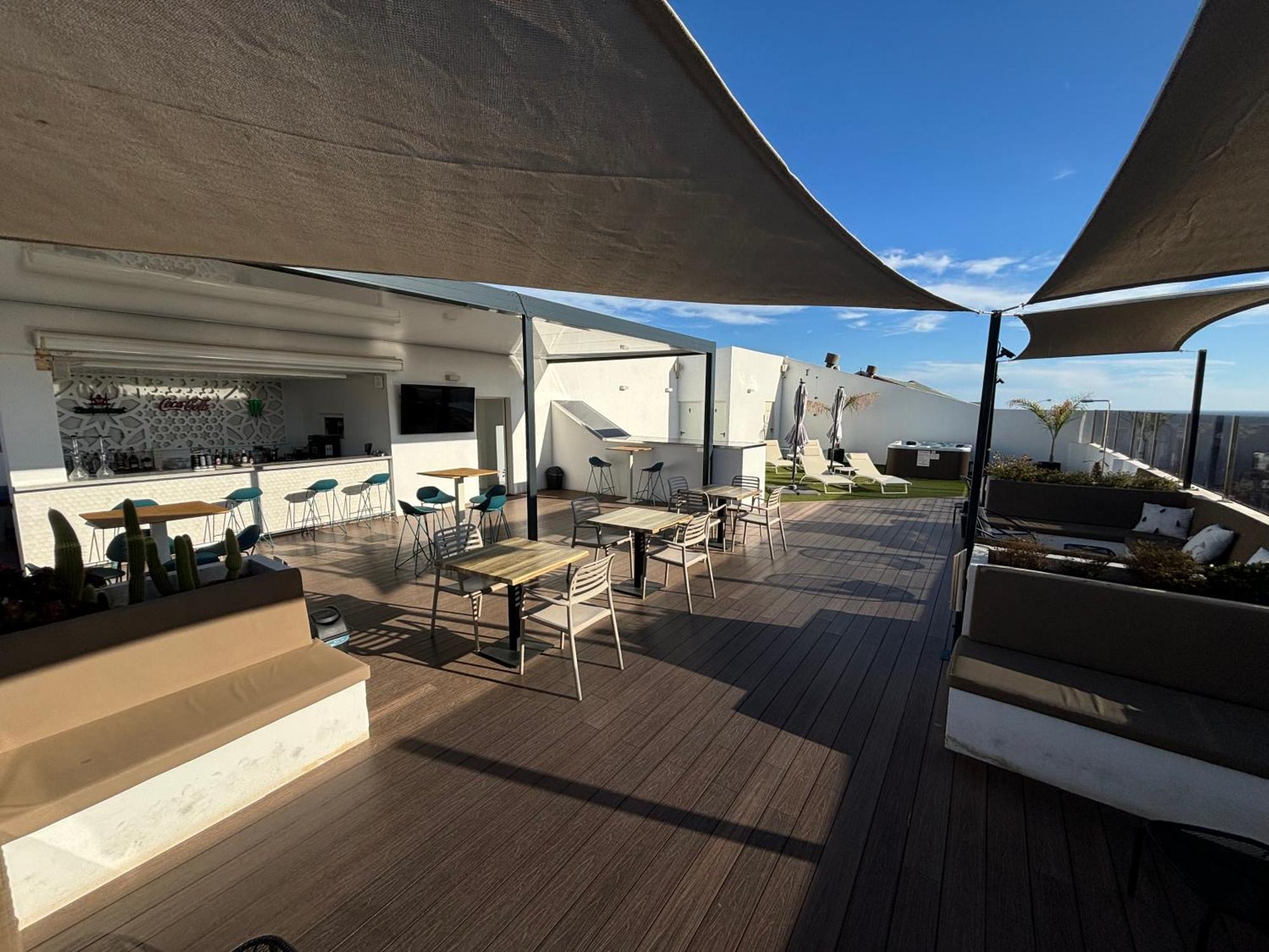 Daos Suites & Terrace Marbella Bagian luar foto