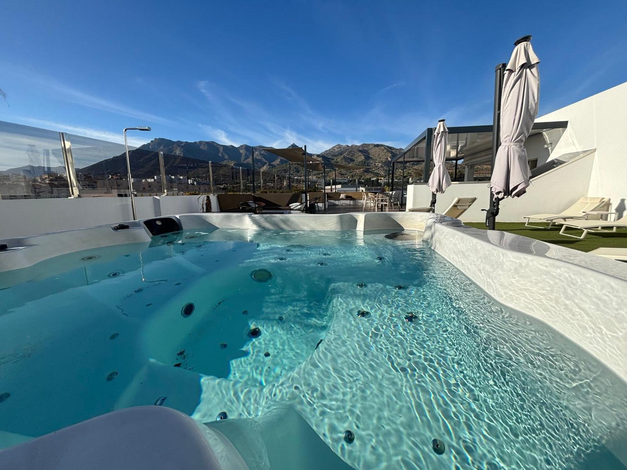 Daos Suites & Terrace Marbella Bagian luar foto